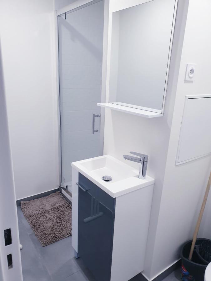 Big Flat Sea Vieuw 95 M2 5 Rooms Near Airport 5 Min Train 3 Min And Tram On Site, Beach 7 Min, 2 Showers And 2 Toilets , Neuf Grand Appartement 95 M2 5 Chambres Proche Aeroport 5 Min Train 3 Min Et Tramway Sur Place, Plage 7 Min 2 Douches Et 2 Wc Vue Nice Luaran gambar