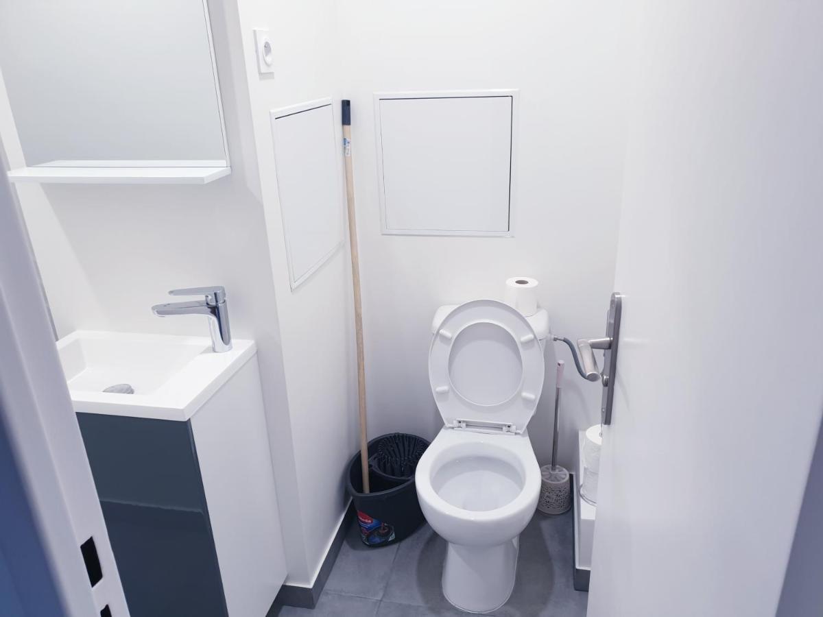 Big Flat Sea Vieuw 95 M2 5 Rooms Near Airport 5 Min Train 3 Min And Tram On Site, Beach 7 Min, 2 Showers And 2 Toilets , Neuf Grand Appartement 95 M2 5 Chambres Proche Aeroport 5 Min Train 3 Min Et Tramway Sur Place, Plage 7 Min 2 Douches Et 2 Wc Vue Nice Luaran gambar