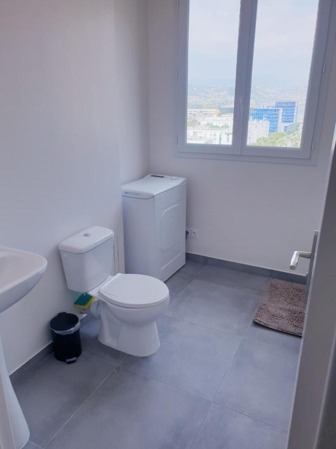 Big Flat Sea Vieuw 95 M2 5 Rooms Near Airport 5 Min Train 3 Min And Tram On Site, Beach 7 Min, 2 Showers And 2 Toilets , Neuf Grand Appartement 95 M2 5 Chambres Proche Aeroport 5 Min Train 3 Min Et Tramway Sur Place, Plage 7 Min 2 Douches Et 2 Wc Vue Nice Luaran gambar